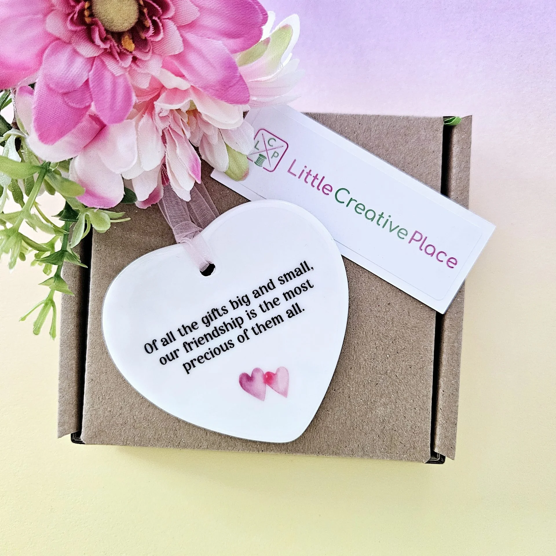 Ceramic heart keepsake displaying the friendship quote ‘Of all the gifts big and small, our friendship is the most precious of all