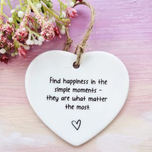 Ceramic heart keepsake displaying an uplifting mindfulness quote.