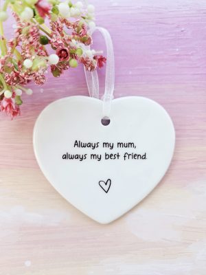 Mum heart ornament – white ceramic hanging decoration with meaningful quote.